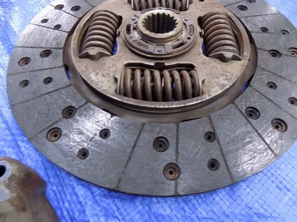 Disque d'Embrayage Mercedes Atego OM904 A0062506704 image 4