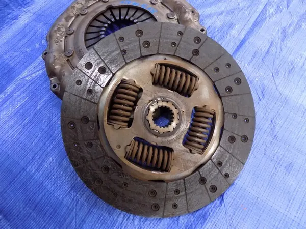 Disque d'Embrayage Mercedes Atego OM904 A0062506704 image 6