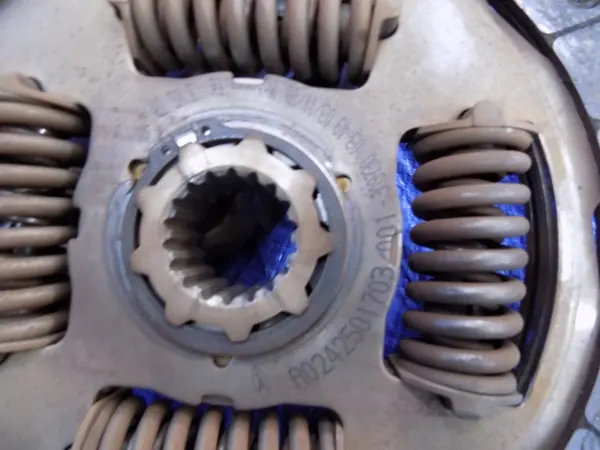 Disque d'Embrayage Mercedes Atego OM904 A0062506704 image 7