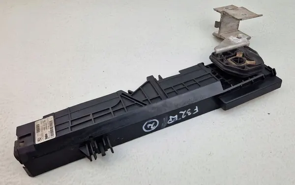 Vänster kylare monteringsfäste BMW 1 (F20) 7600536 image 3