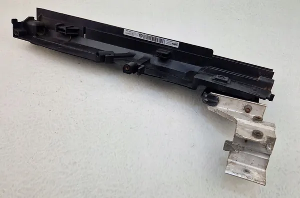 Vänster kylare monteringsfäste BMW 1 (F20) 7600536 image 5