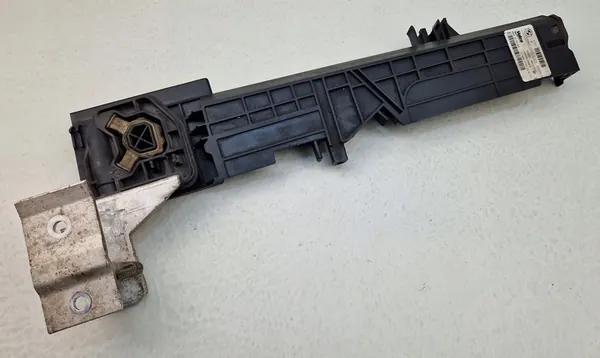 Vänster kylare monteringsfäste BMW 1 (F20) 7600536 image 6