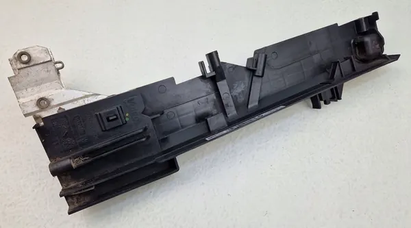 Vänster kylare monteringsfäste BMW 1 (F20) 7600536 image 7