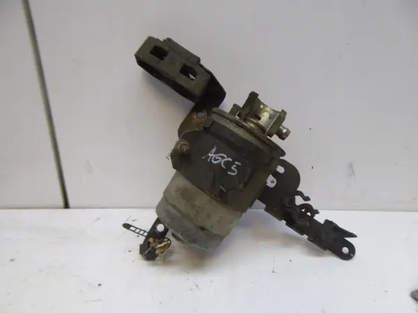 Carcasse de filtre à carburant AUDI A6 2.5L diesel 2002 4B0201987B image 2