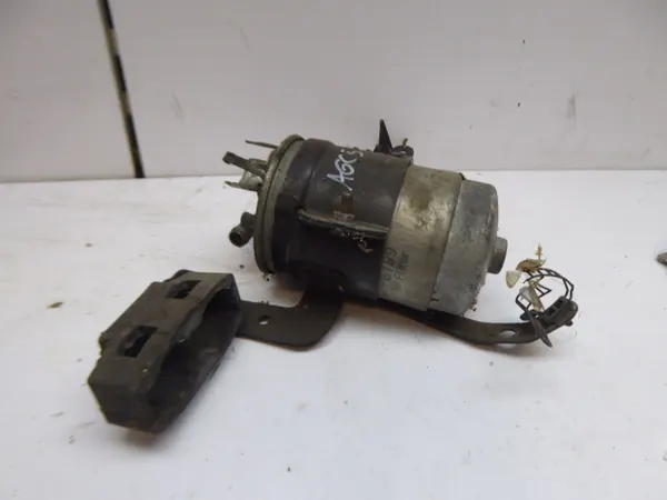 Carcasse de filtre à carburant AUDI A6 2.5L diesel 2002 4B0201987B image 4