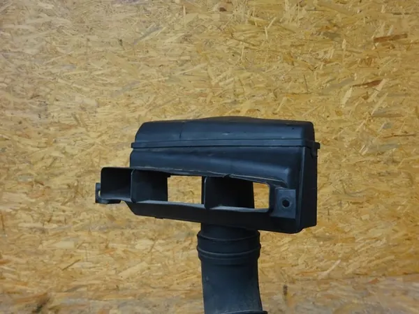 AUDI A3 8P LIFT LUFTANSCHLUSS 1.6 8V MPI BSE image 3