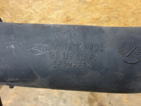 AUDI A3 8P LIFT LUFTANSCHLUSS 1.6 8V MPI BSE image 8