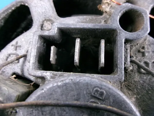 MERCEDES W123 2.0D Alternatori Bosch 55A image 7