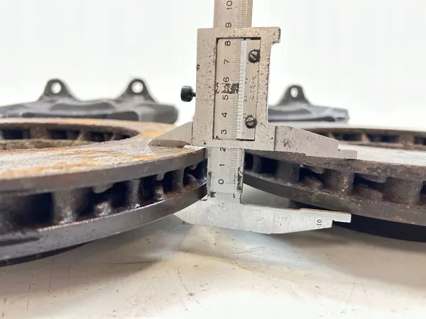 Remschijven & remklauw set OEM 209286062A Gebruikt image 3