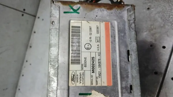 Radio Ford Galaxy OEM YM21-18K878-KC Usado image 4