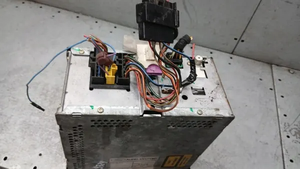 Radio Ford Galaxy OEM YM21-18K878-KC Usado image 6