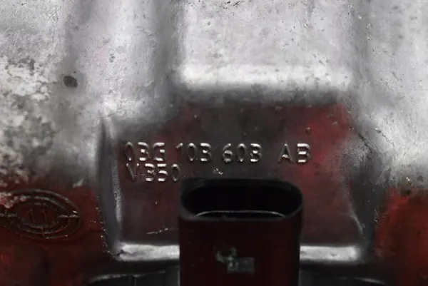 Oljetank 03G103603AB Skoda Superb 2 2.0 TDI 08-13 image 6