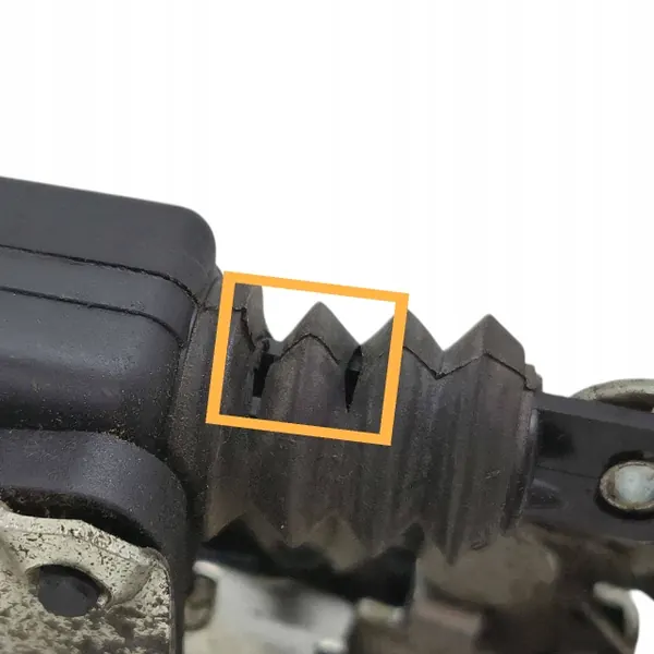 Bakdörrlås Dacia Duster 2014 825030283R image 3