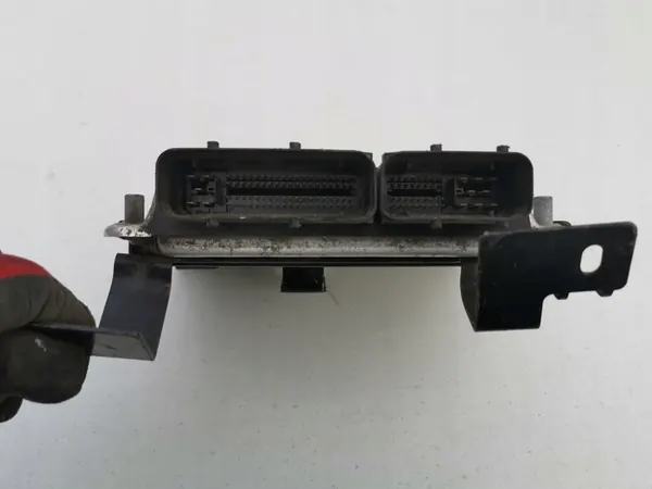 Unité de contrôle moteur VW Golf IV 1.6 image 4