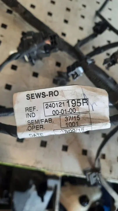 Harnais de câbles de phare Kangoo II 14-21 240121195R image 2