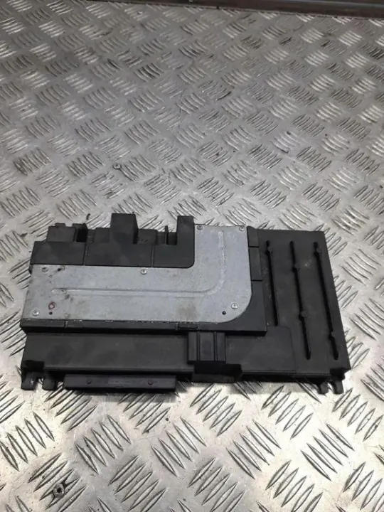 Amplificador de audio Audi OEM 8V0035465D - Usado image 2