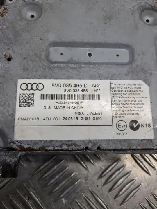 Amplificador de audio Audi OEM 8V0035465D - Usado image 3