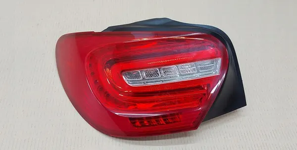 Luz trasera izquierda Mercedes W176 image 2