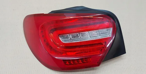 Luz trasera izquierda Mercedes W176 image 3