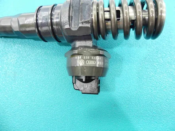 Bomba inyección OEM 0414720038 1.9 TDI usada image 3