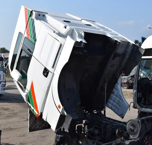 MAN TGX TGA XXL ohjaamokehys - Käytetty OEM-osa image 3