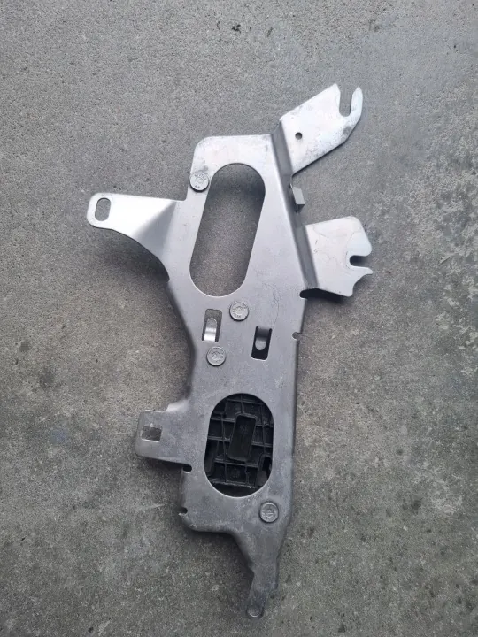 BMW Abgassensor-Halterung OEM 8490472 - Gebraucht image 3