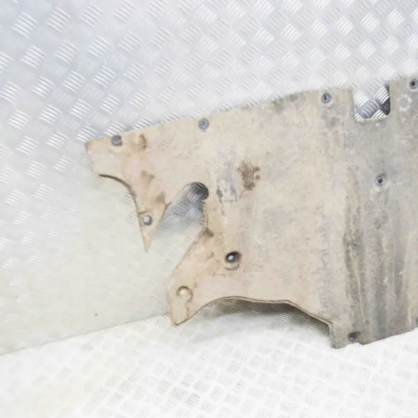 Bakre centrala underkåpa TESLA 2019 image 3