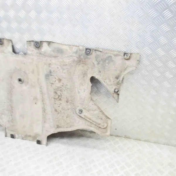 Bakre centrala underkåpa TESLA 2019 image 6