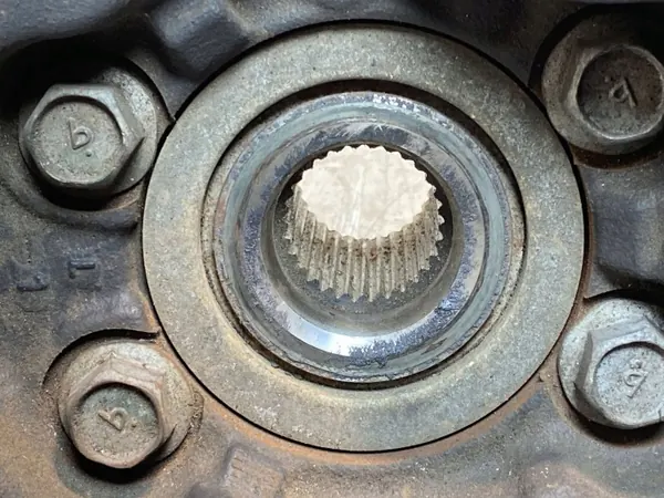 Nissan Juke etupyörän navan OEM FBZ24410 image 4