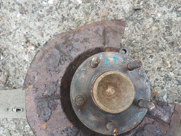 FORD FOCUS MK2 KOMBI 04- Pivot Gauche Arrière OEM image 3