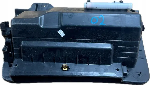 O2 CADILLAC ESCALADE IV 2014 - KÄNNYKKÄLAATIKKO 23105162 image 2