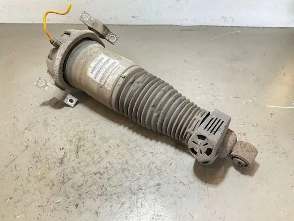 Audi Q7 Taka-oikea ilmaiskutin OEM 7L8616020C image 5