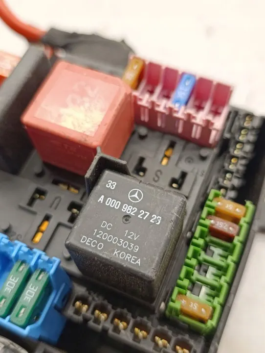 Mercedes-Benz GLC X253 C253 2020 Caja de fusibles image 3