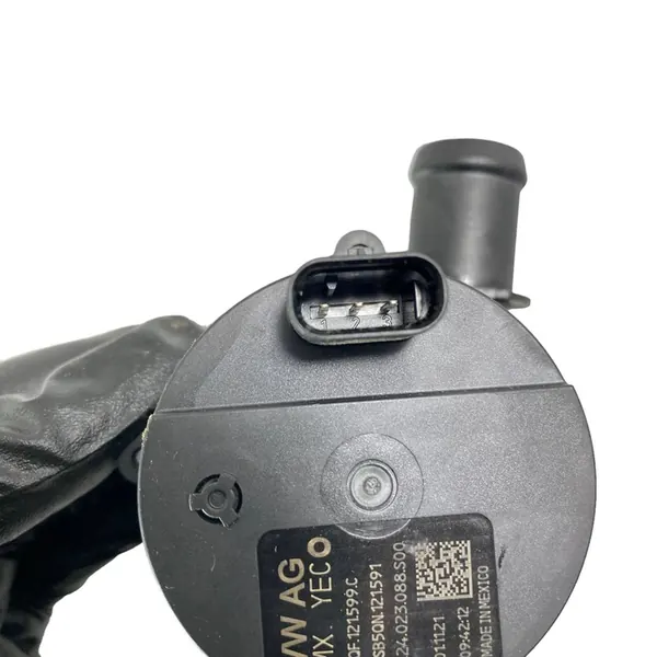 Vattenpump Audi Q3 F3 2022 image 6