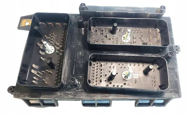 Caixa de fusíveis Opel Astra H 1.4 image 2