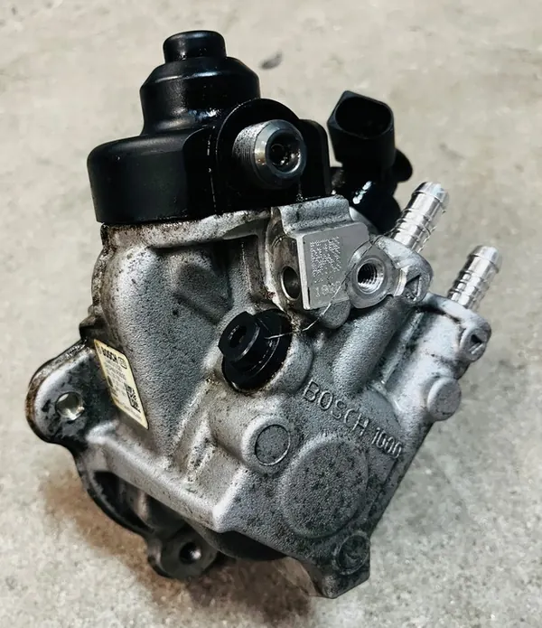 VW T5 2.0 TDI Kraftstoffpumpe 03L130755J image 2