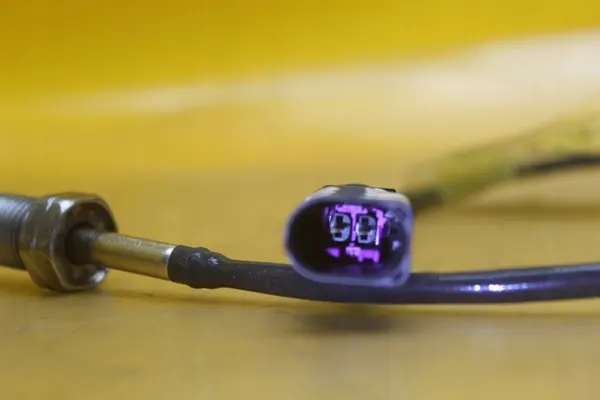 Sensor de Temperatura de Escape Audi A4 B8 2.0 TDI OEM 03L906088AQ image 3