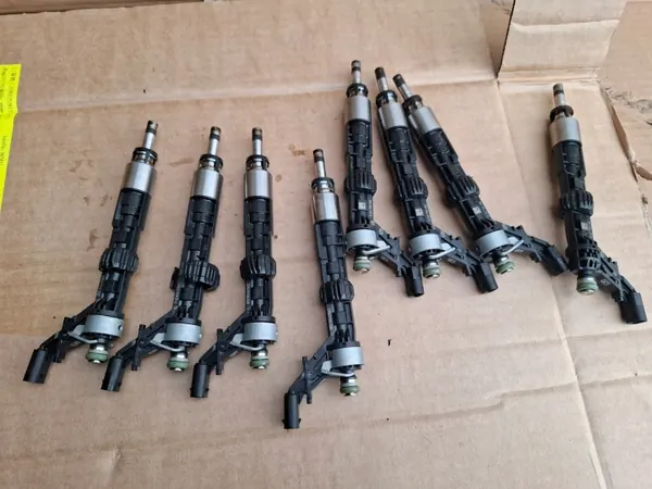 Inyector gasolina OEM 0P2906036C para Lamborghini Urus image 2