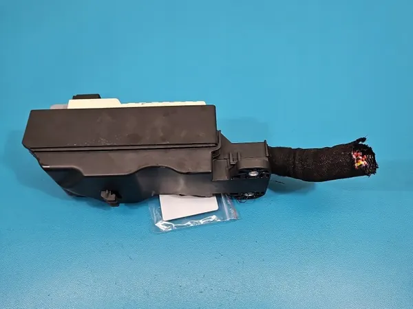 Jaguar XE sulakekotelo OEM GX73-14A067-EA Käytetty image 3