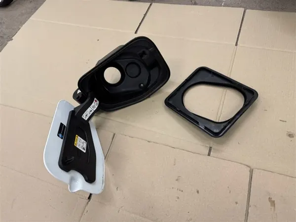 Kraftstoffklappe OEM R2X6S405B84-A für Ford Courier MK3 image 4