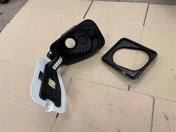 Kraftstoffklappe OEM R2X6S405B84-A für Ford Courier MK3 image 5