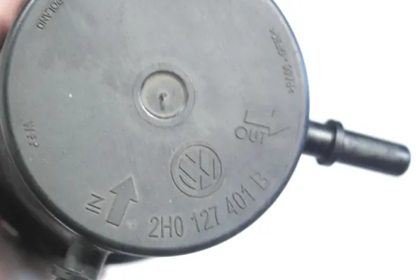 VW AMAROK 2.0 TDI Polttoainesuodatin 2H0127401B image 2