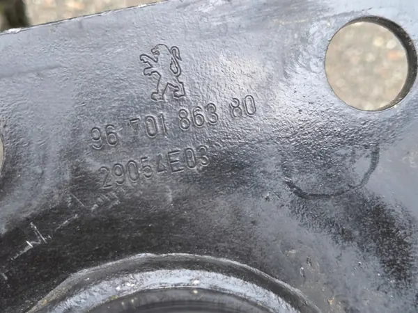 OEM 9670186380 Viga del parachoques delantero DS5/3008/5008 image 10
