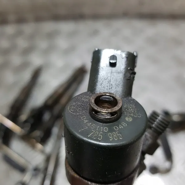 Conjunto de injetores BMW E39 image 5