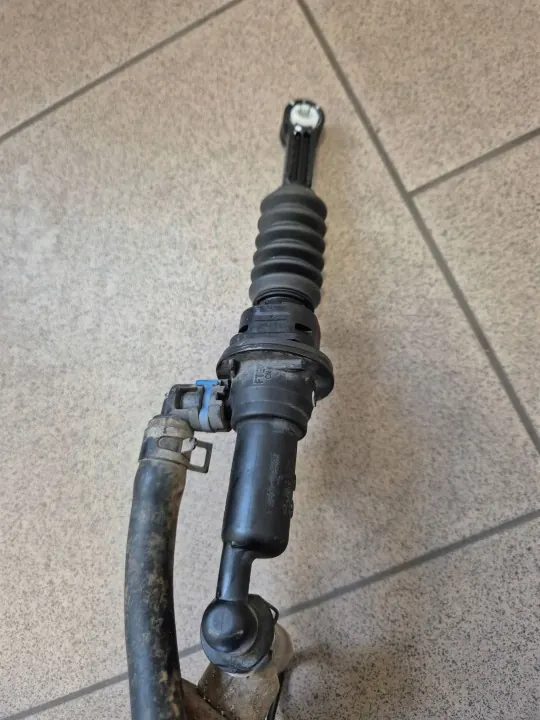 Kia Kopplingsslavcylinder OEM 41600G4200 - Begagnad image 3