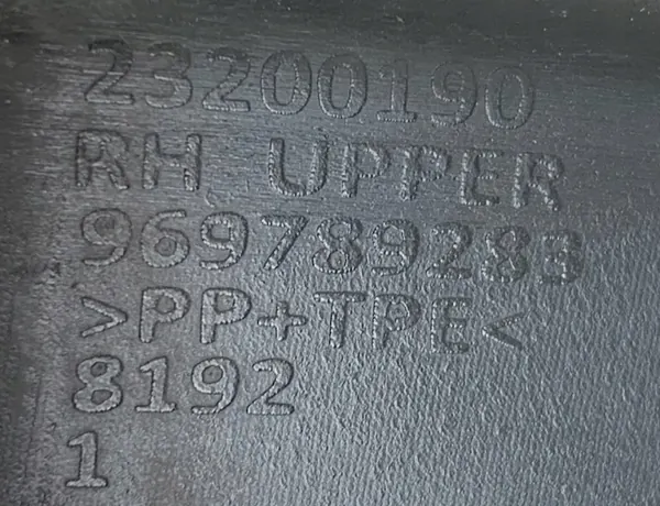 Évacuation d'eau arrière droit OEM 23200190 Cadillac Escalade image 4