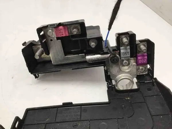 Caixa de distribuição de tensão AUDI Q5 80A915459 image 4