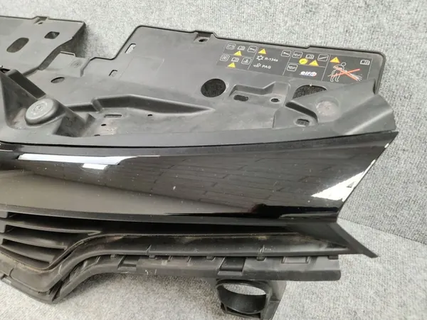 Bumper Grille Cover - Renault Captur 2013-2017 623102335R image 4