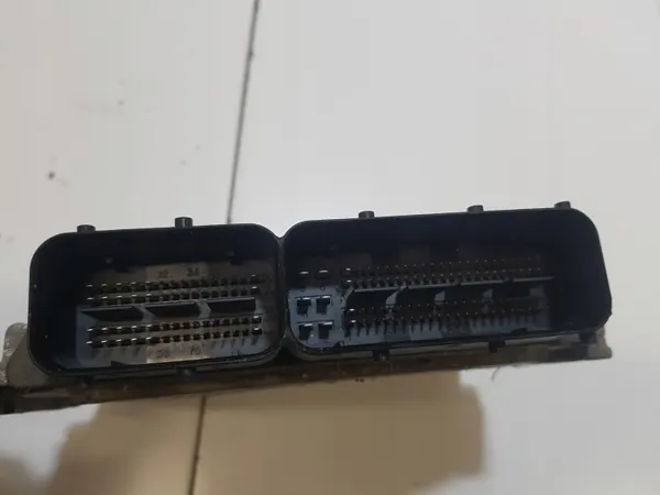 Computador Motor KIA Carens OEM 0281013072 image 4
