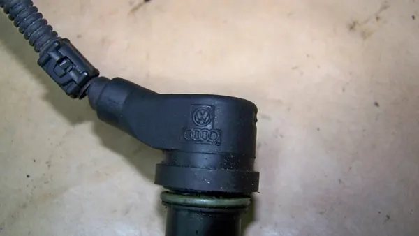 Sensor de árvore de cames VW 2.5 TDI AXD OEM image 5